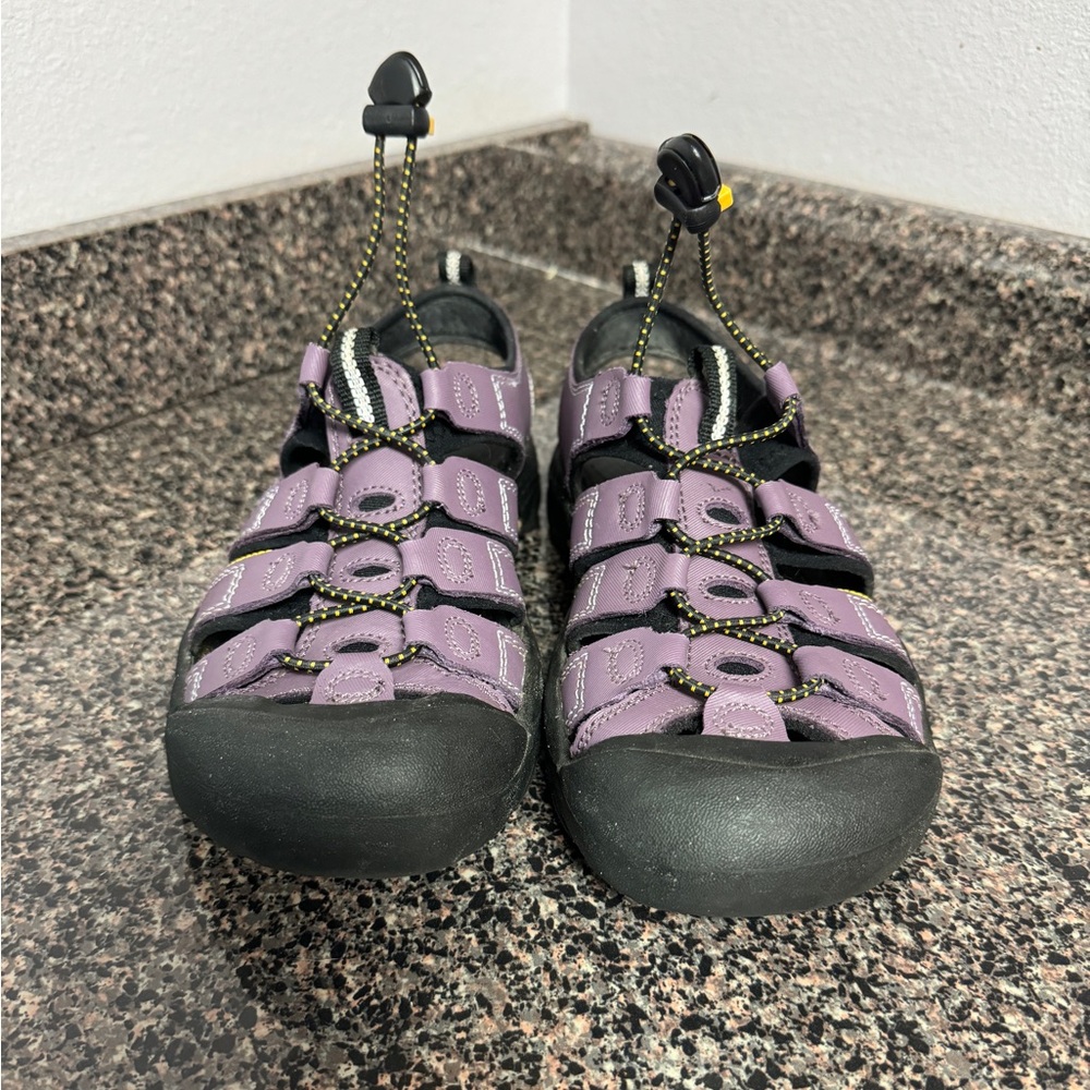 Keen Water Sandals Big Kids Size 5- Fits Women Size 7